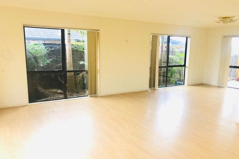 Photo of property in 37 Robin Brooke Drive, Flat Bush, Auckland, 2019