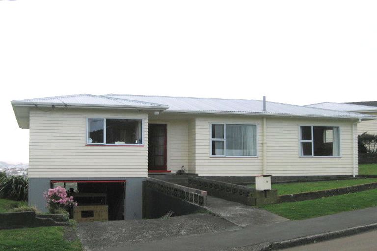 Photo of property in 9 Baylands Drive, Newlands, Wellington, 6037