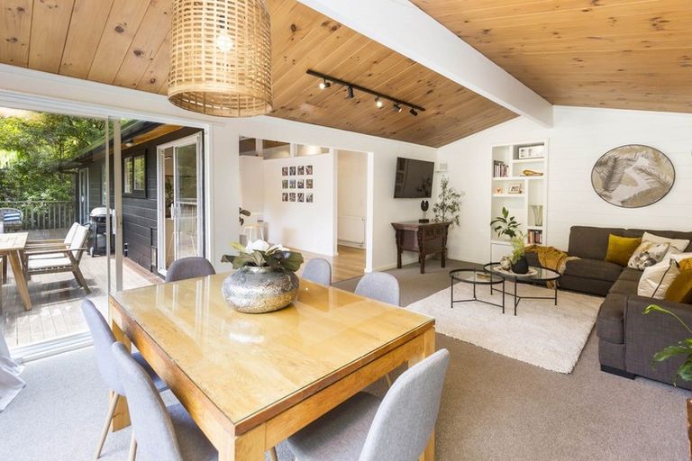 Photo of property in 35 Chatsworth Road, Silverstream, Upper Hutt, 5019