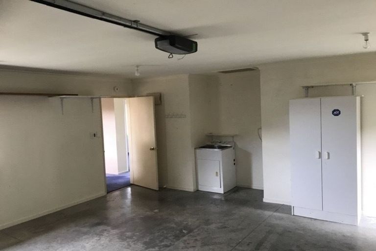 Photo of property in 31a Flanshaw Road, Te Atatu South, Auckland, 0610