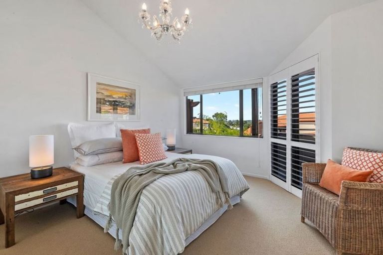 Photo of property in 7/8 Tobago Place, Sunnynook, Auckland, 0620