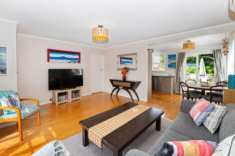 Photo of property in 14 Justin Place, Te Atatu Peninsula, Auckland, 0610