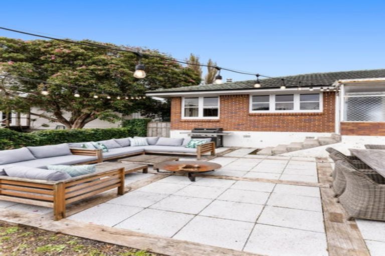 Photo of property in 58 Yeovil Road, Te Atatu Peninsula, Auckland, 0610