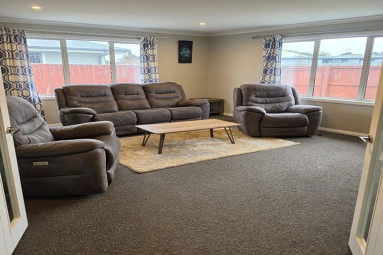 Photo of property in 73 Kippenberger Avenue, Rangiora, 7400