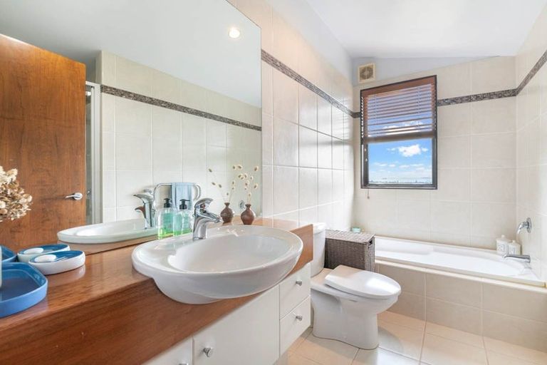 Photo of property in 51 Penguin Drive, Murrays Bay, Auckland, 0630