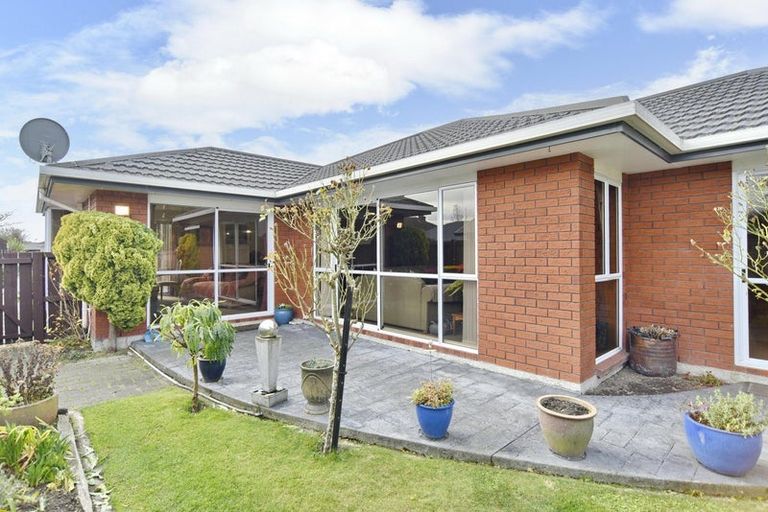 Photo of property in 2/66 Dunedin Street, Redwood, Christchurch, 8051