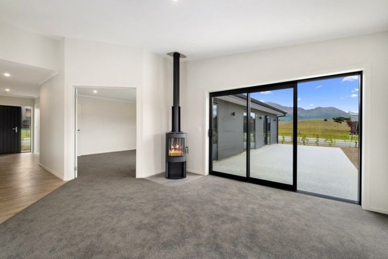 Photo of property in 12 Sawdon Street, Wanaka, 9305