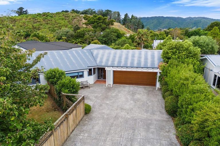Photo of property in 16 Alexander Street, Waikanae, 5036