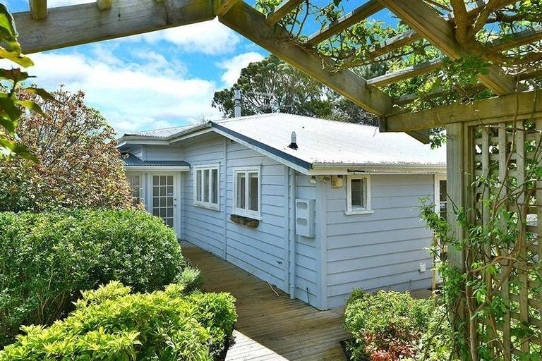 Photo of property in 14 Tiri Road, Manly, Whangaparaoa, 0930