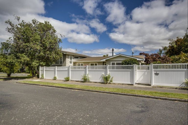 Photo of property in 2 Lovat Street, Havelock North, 4130