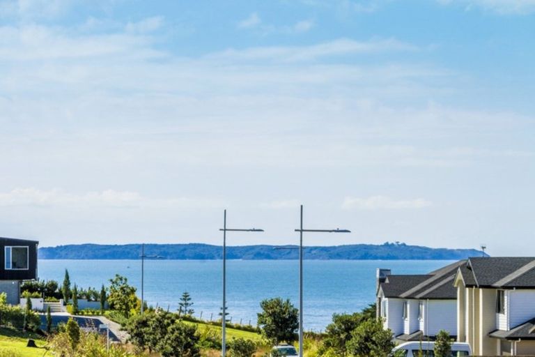 Photo of property in 24 Te Oneroa Way, Long Bay, Auckland, 0630