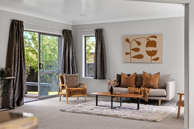 Photo of property in 13 Olive Close, Omokoroa, 3114