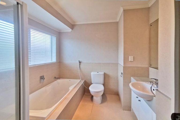 Photo of property in 36 Stranraer Crescent, Wattle Downs, Auckland, 2103