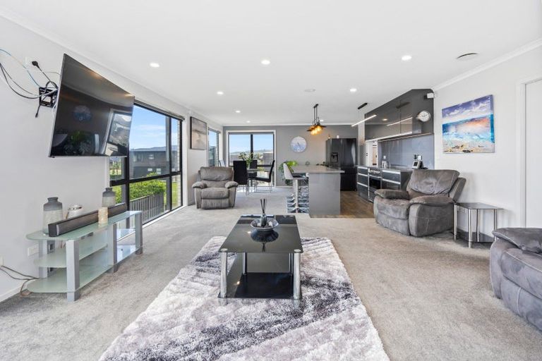 Photo of property in 8 Mariners Haven, One Tree Point, 0118