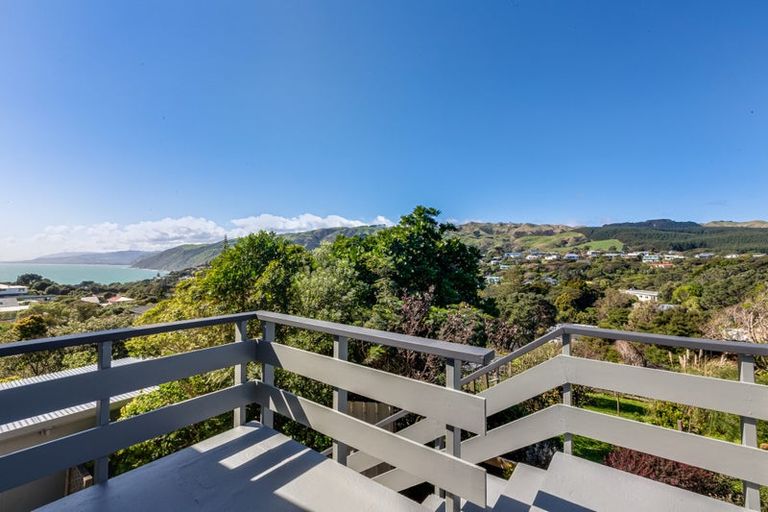Photo of property in 2 Raroa Place, Pukerua Bay, 5026
