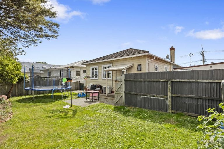 Photo of property in 61 Kirkcaldy Street, South Dunedin, Dunedin, 9012