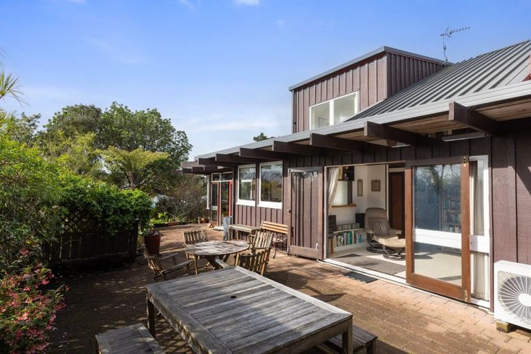 Photo of property in 18 Miraka Place, Birkenhead, Auckland, 0626