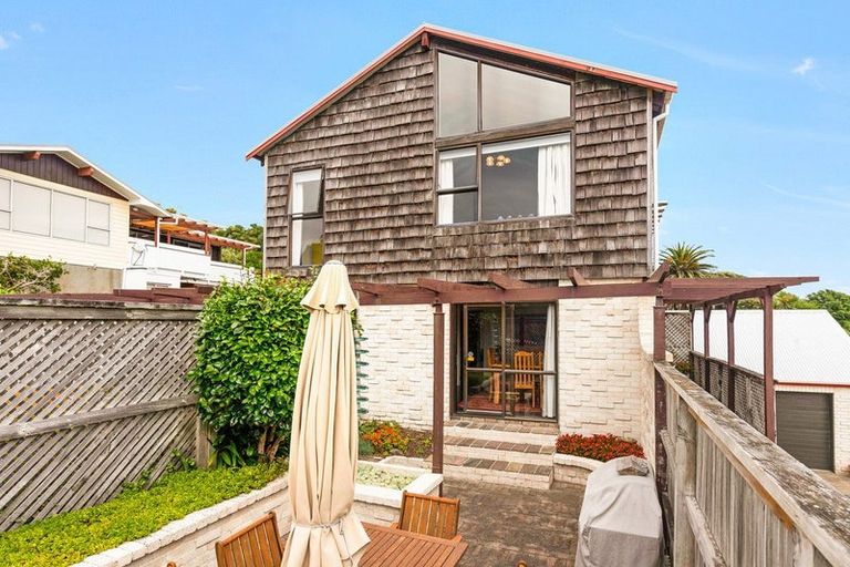 Photo of property in 10 Napier Grove, Waikanae Beach, Waikanae, 5036