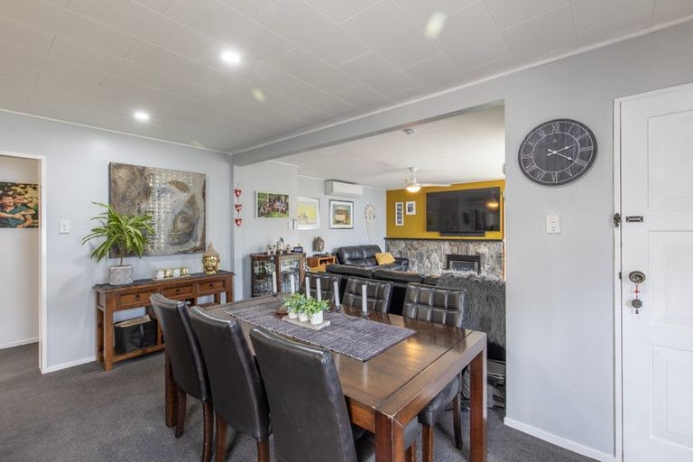 Photo of property in 3 Limbrick Street, Waipawa, 4210