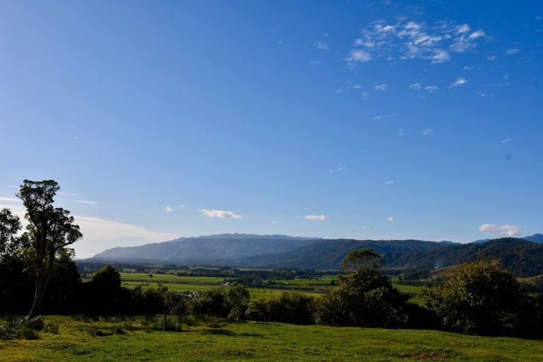 Photo of property in 6 Arapito Road, Karamea, 7893