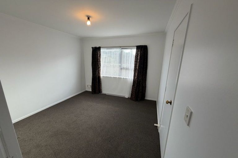 Photo of property in 1 Merville Avenue, Te Atatu South, Auckland, 0610
