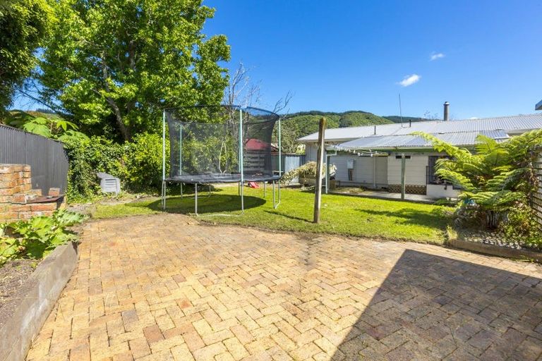 Photo of property in 11 Beryl Grove, Birchville, Upper Hutt, 5018