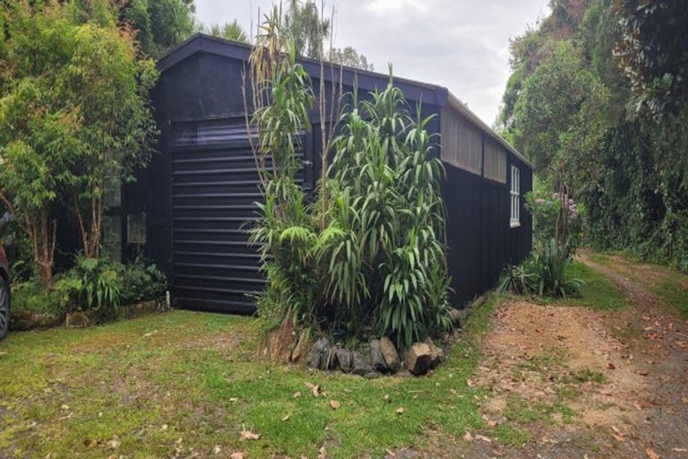 Photo of property in 305 Whananaki Road North, Opuawhanga, Hikurangi, 0181