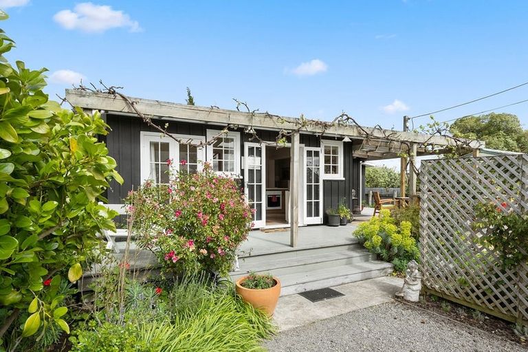 Photo of property in 12a Oxford Street, Martinborough, 5711