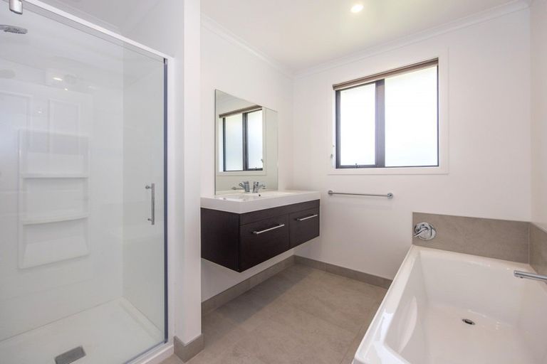 Photo of property in 16 Makomako Road, Wanaka, 9305