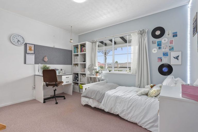 Photo of property in 2/56 James Laurie Street, Henderson, Auckland, 0612