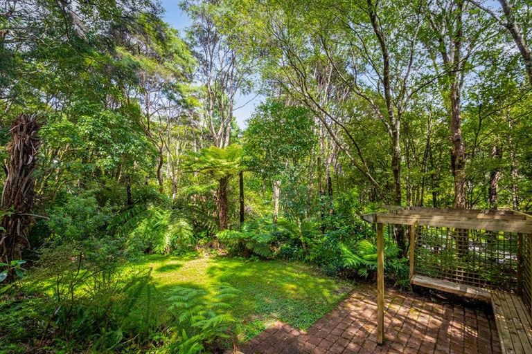 Photo of property in 15 Kaurimu Rise, Titirangi, Auckland, 0604