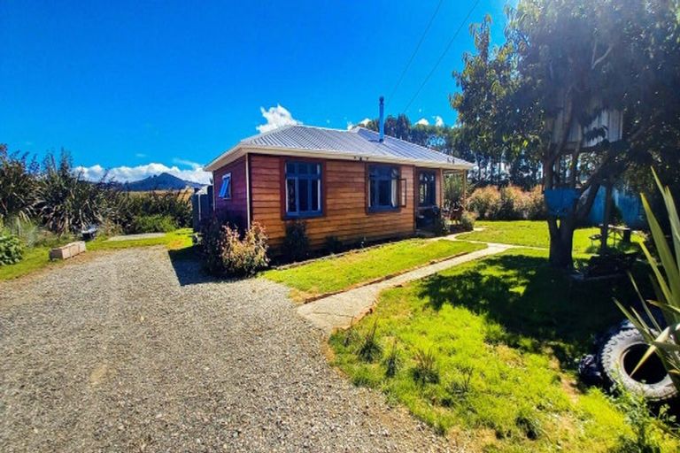 Photo of property in 17 Settlement Road, Papatotara, Tuatapere, 9691