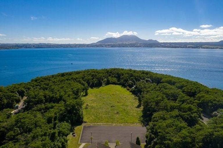 Photo of property in 46 Parawera Drive, Acacia Bay, Taupo, 3330