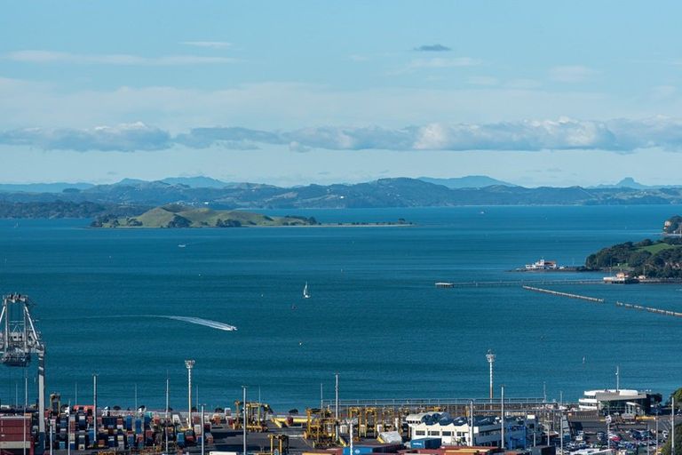 Photo of property in The Metropolis Apartments, 3303/1 Courthouse Lane, Auckland Central, Auckland, 1010