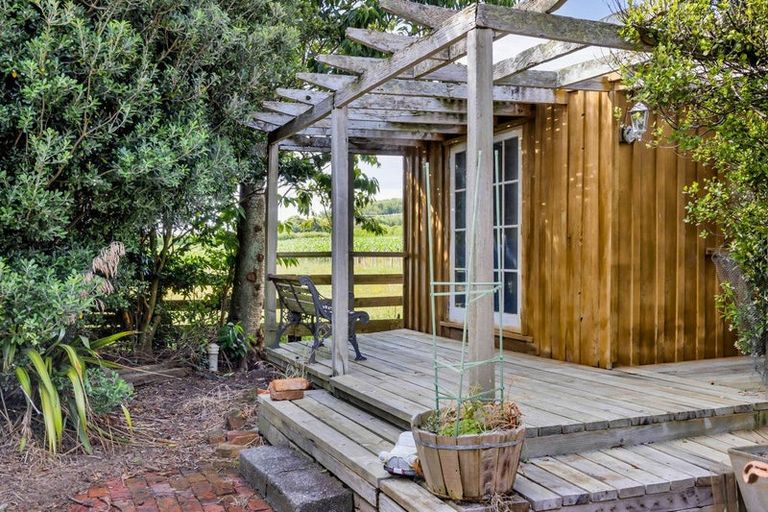Photo of property in 150 Wirihana Road, Hawera, 4674