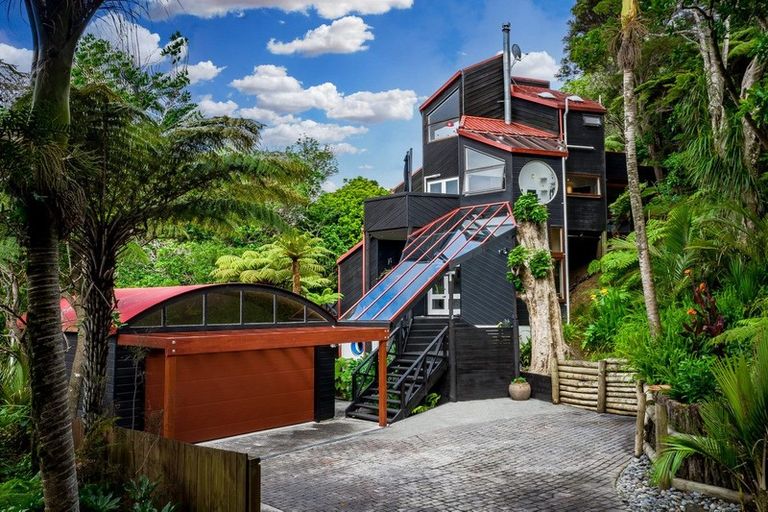 Photo of property in 12 Carlisle Road, Browns Bay, Auckland, 0630