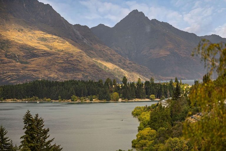 Photo of property in 23 Golden Terrace, Queenstown, 9300