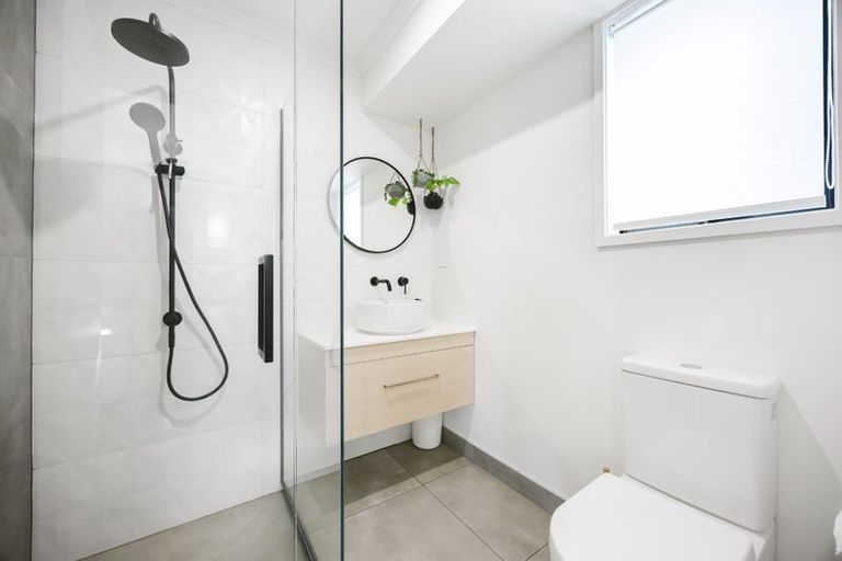 Photo of property in 5 Laguna Place, Matakatia, Whangaparaoa, 0930