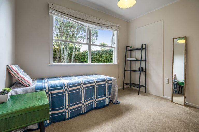Photo of property in 6 Tauhara Street, Green Bay, Auckland, 0604