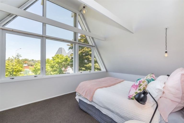 Photo of property in 74a Memorial Avenue, Ilam, Christchurch, 8053