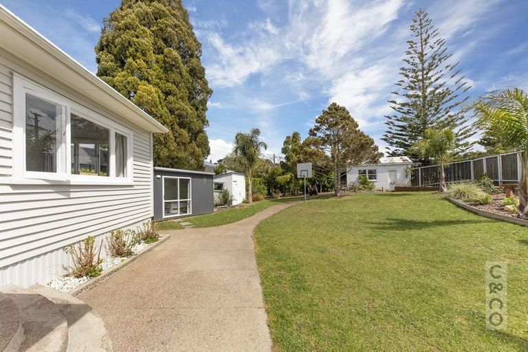 Photo of property in 18 Kent Terrace, Riverhead, 0820