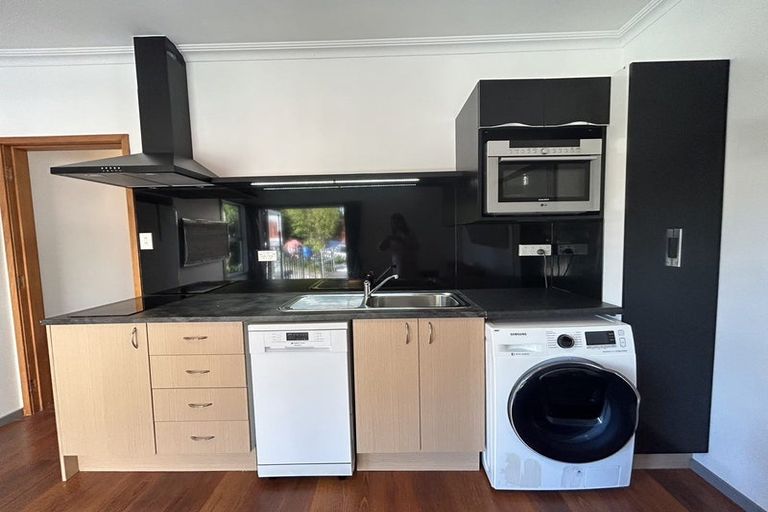 Photo of property in 6 Randolph Road, Crofton Downs, Wellington, 6035