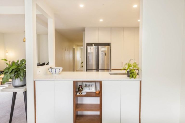 Photo of property in 64 Pinehaven Road, Pinehaven, Upper Hutt, 5019