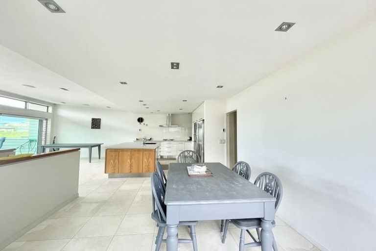 Photo of property in 47 Spinnaker Drive, Te Atatu Peninsula, Auckland, 0610