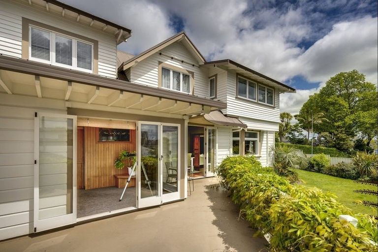 Photo of property in 1 Lambton Road, Hospital Hill, Napier, 4110