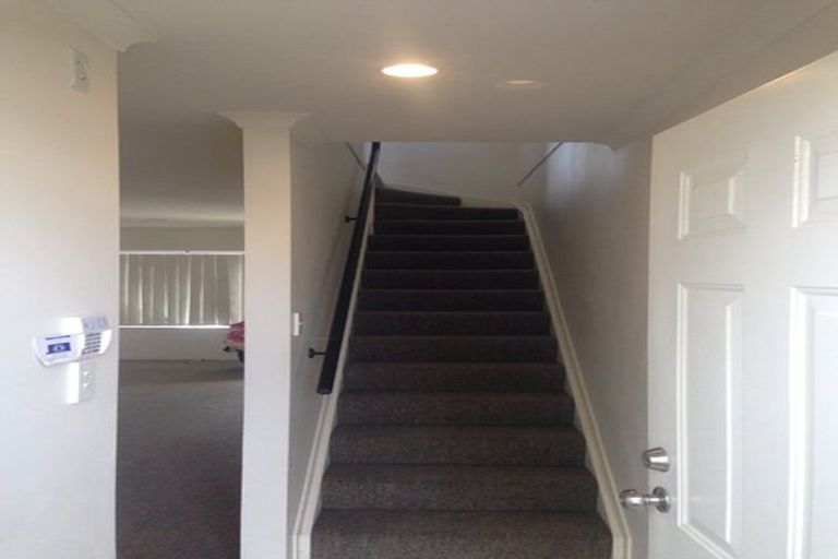 Photo of property in 68 Brashier Circle, Sunnyvale, Auckland, 0612