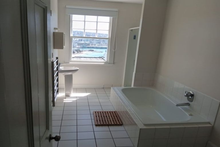 Photo of property in 50 The Crescent, Roseneath, Wellington, 6011