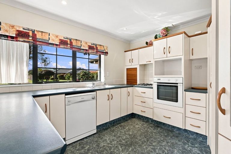 Photo of property in 14 Olympus Grove, Papamoa Beach, Papamoa, 3118
