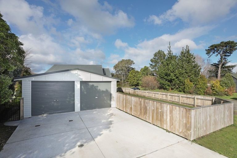 Photo of property in 1 Frood Street, Bulls, 4818