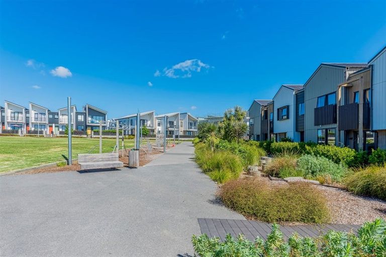 Photo of property in 42 Sidney Wallingford Way, Hobsonville, Auckland, 0616